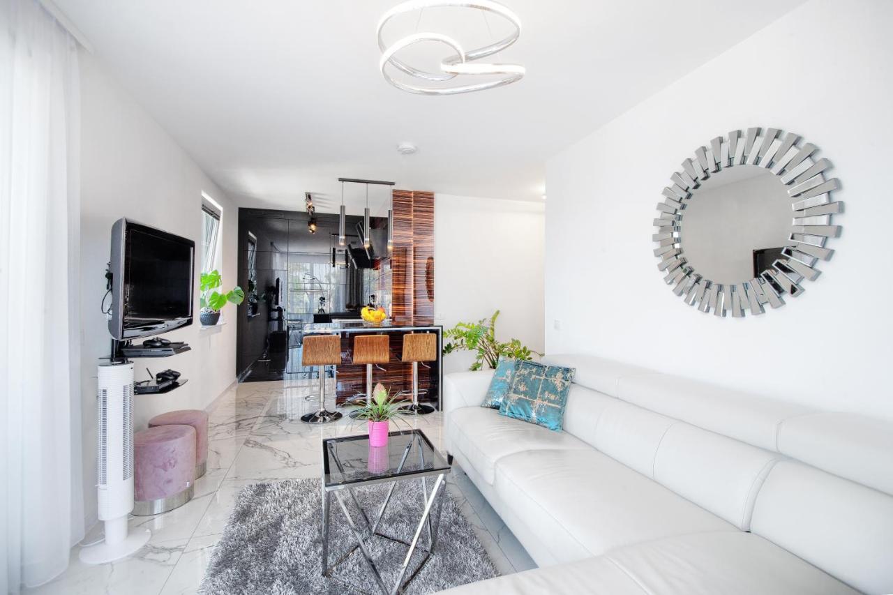 Clipper Apartment